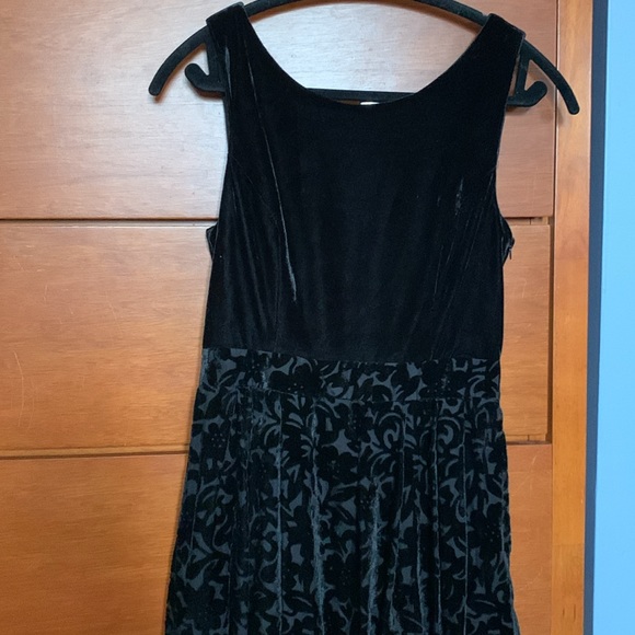 Velvet black dress. - Picture 9 of 9